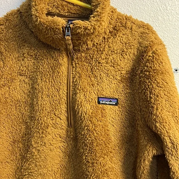 Patagonia Women's Brown Teddy Fleece Quarter-Zip Pullover - Picture 3 of 10